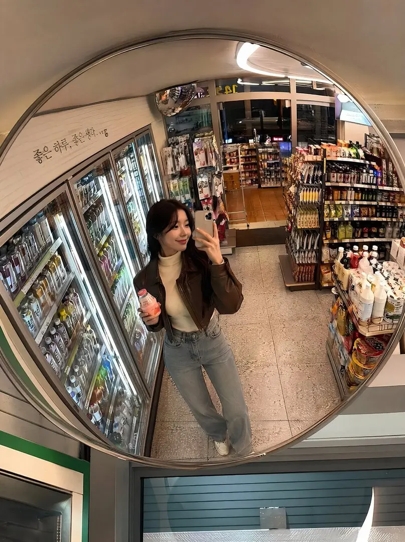 late-night mart mirror